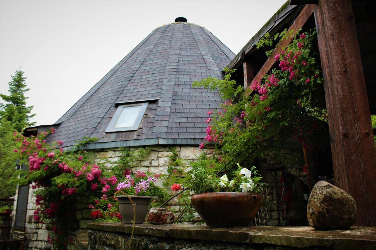 Theasis-Igloo Villa Pramanta Bagian luar foto